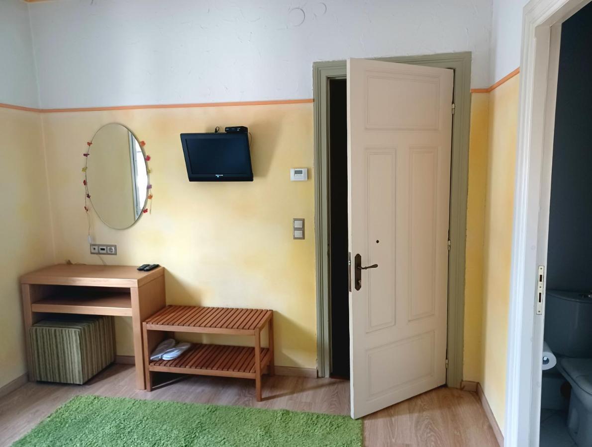 Room "Honeybee" In A Neoclassical House Kastoria Exterior foto