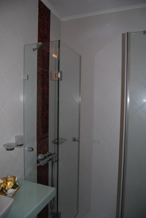 Room "Honeybee" In A Neoclassical House Kastoria Exterior foto