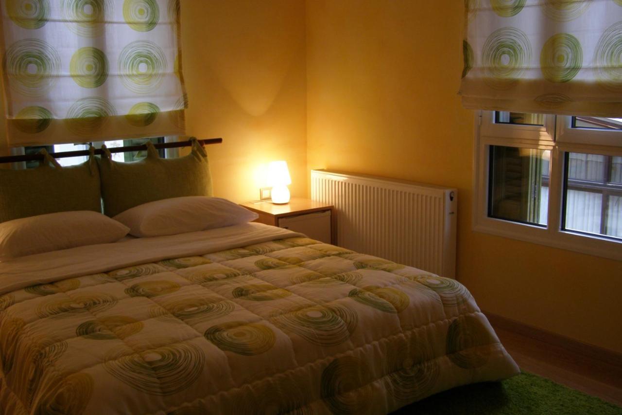 Room "Honeybee" In A Neoclassical House Kastoria Exterior foto