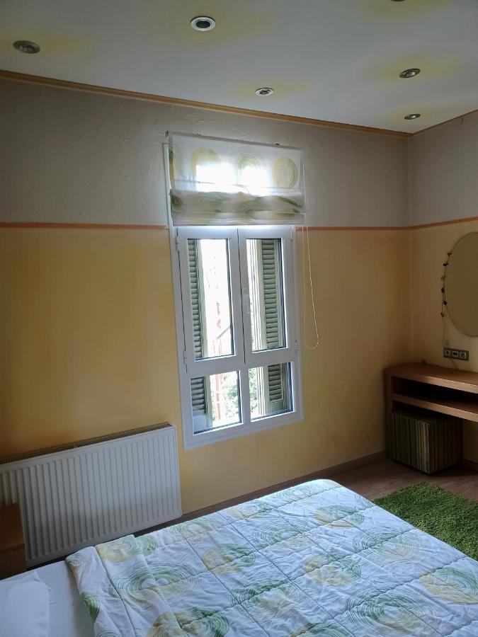 Room "Honeybee" In A Neoclassical House Kastoria Exterior foto